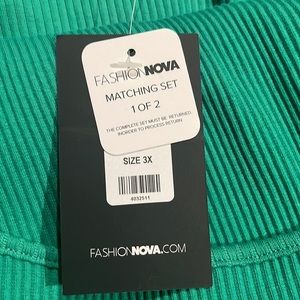 Size 3x. Never worn before !!! Still has the tags on it.